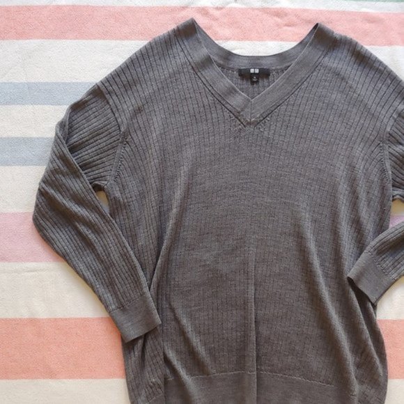 Uniqlo Merino Blend Ribbed V-Neck Sweater Gray - Picture 2 of 11